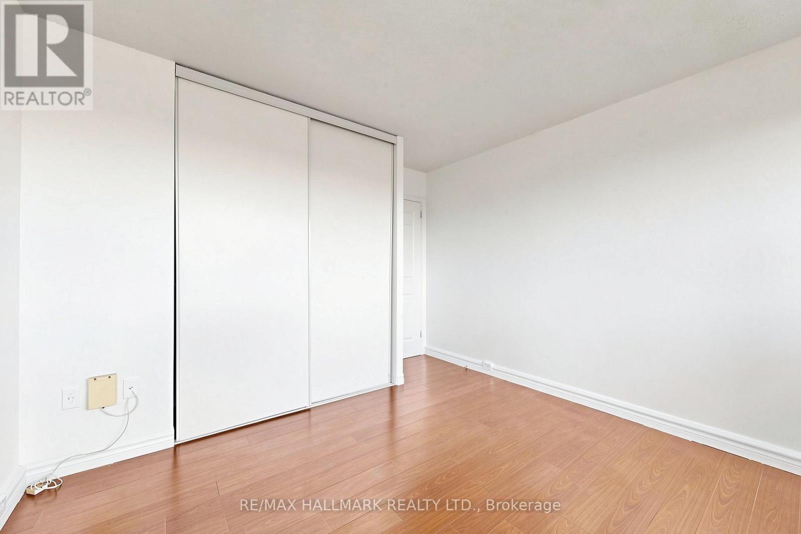 #1512 100 LEEWARD GLENWAY - 28