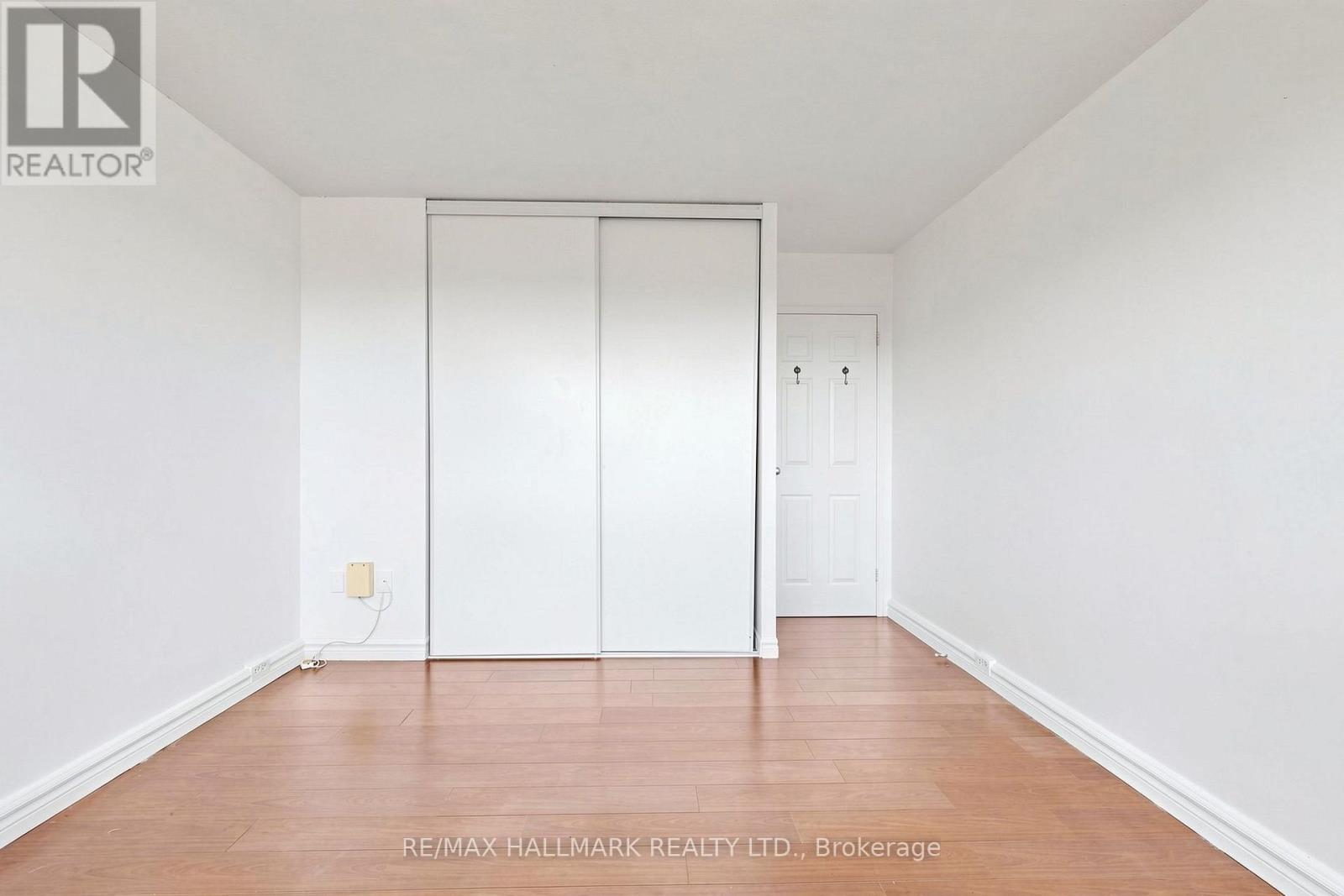#1512 100 LEEWARD GLENWAY - 29
