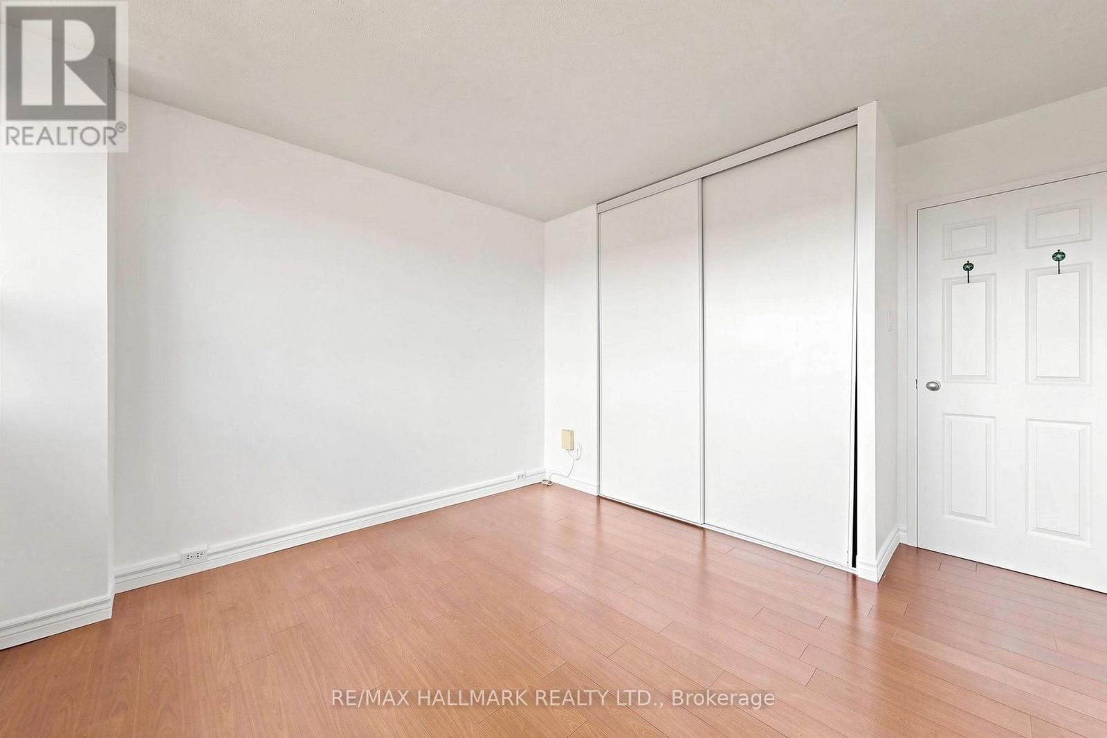 #1512 100 LEEWARD GLENWAY - 30