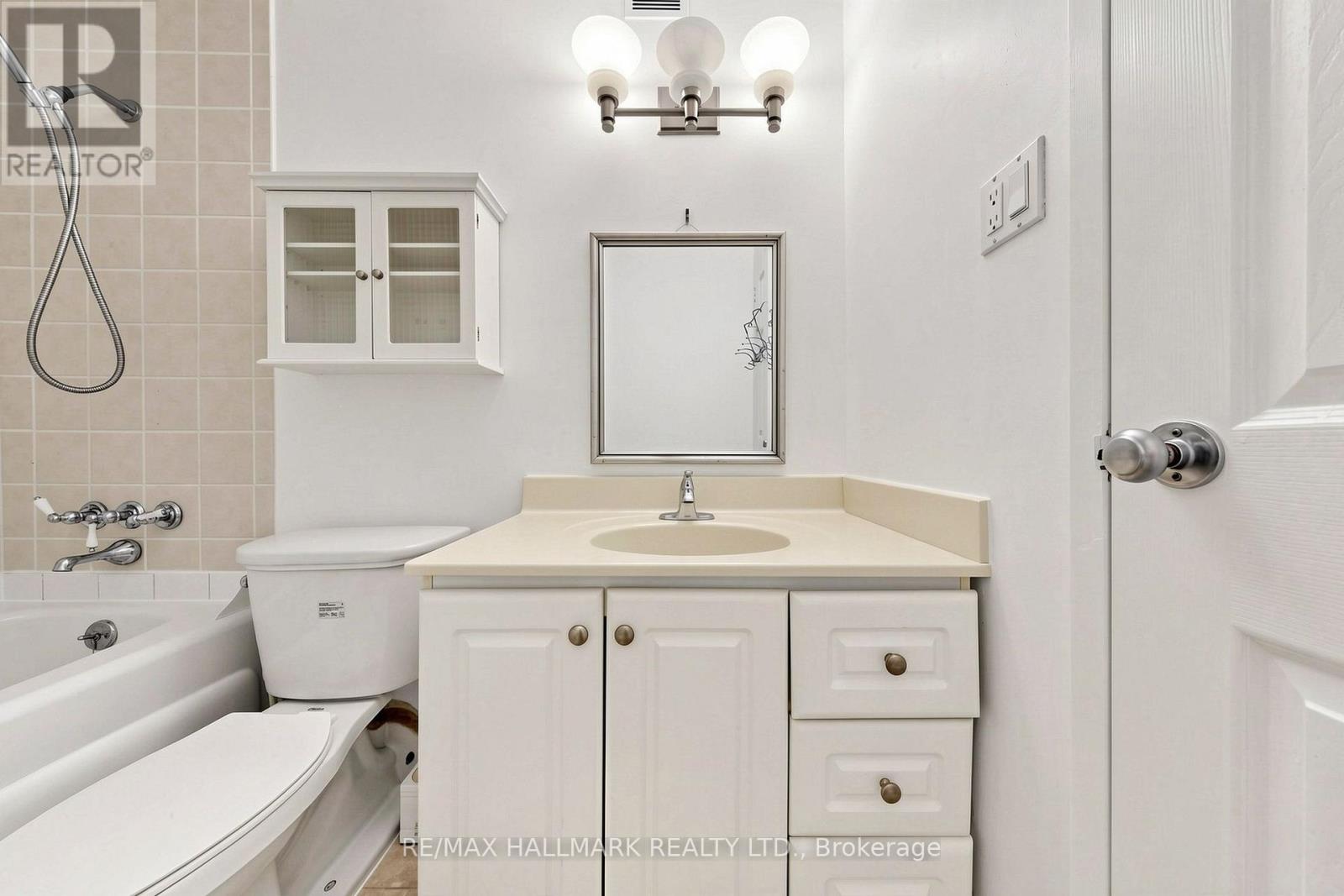 #1512 100 LEEWARD GLENWAY - 32