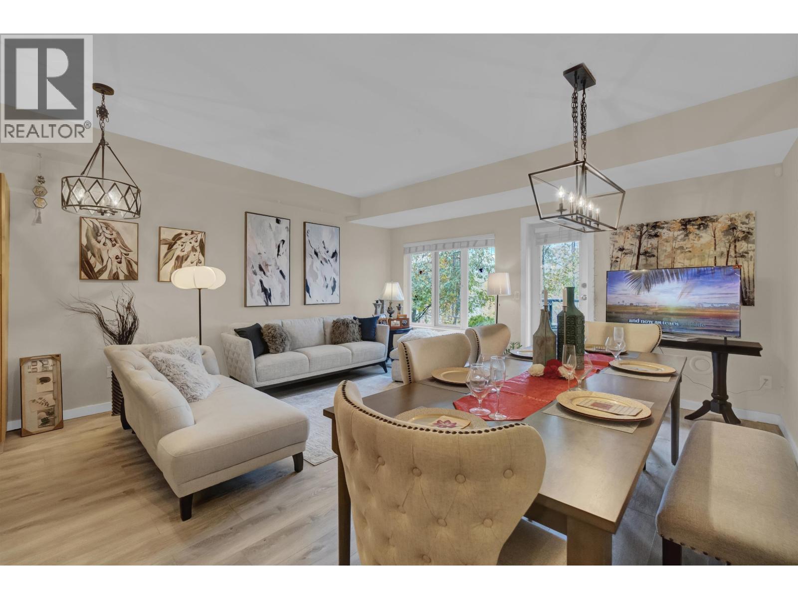 111 160 SHORELINE CIRCLE