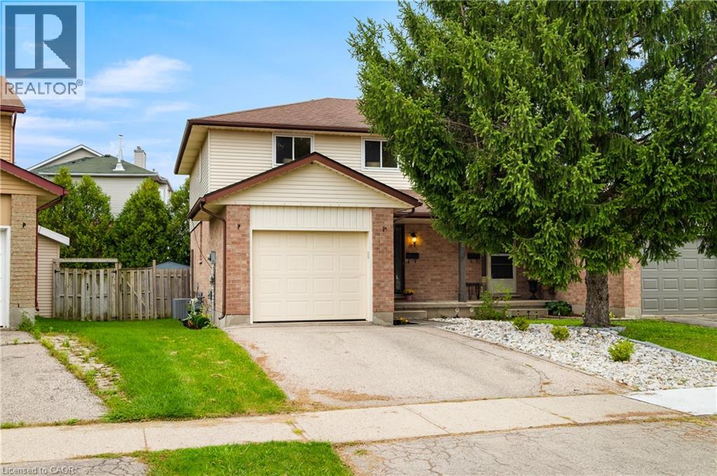 647 PINEROW Crescent Unit# A — photo 3