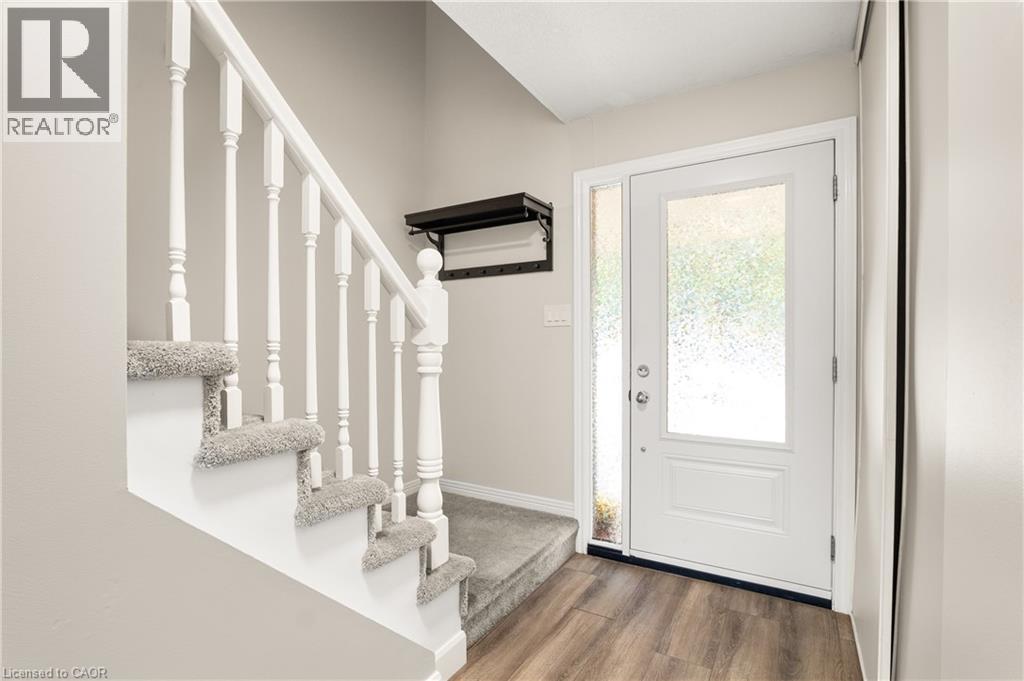 647 PINEROW Crescent Unit# A, Waterloo — photo 5