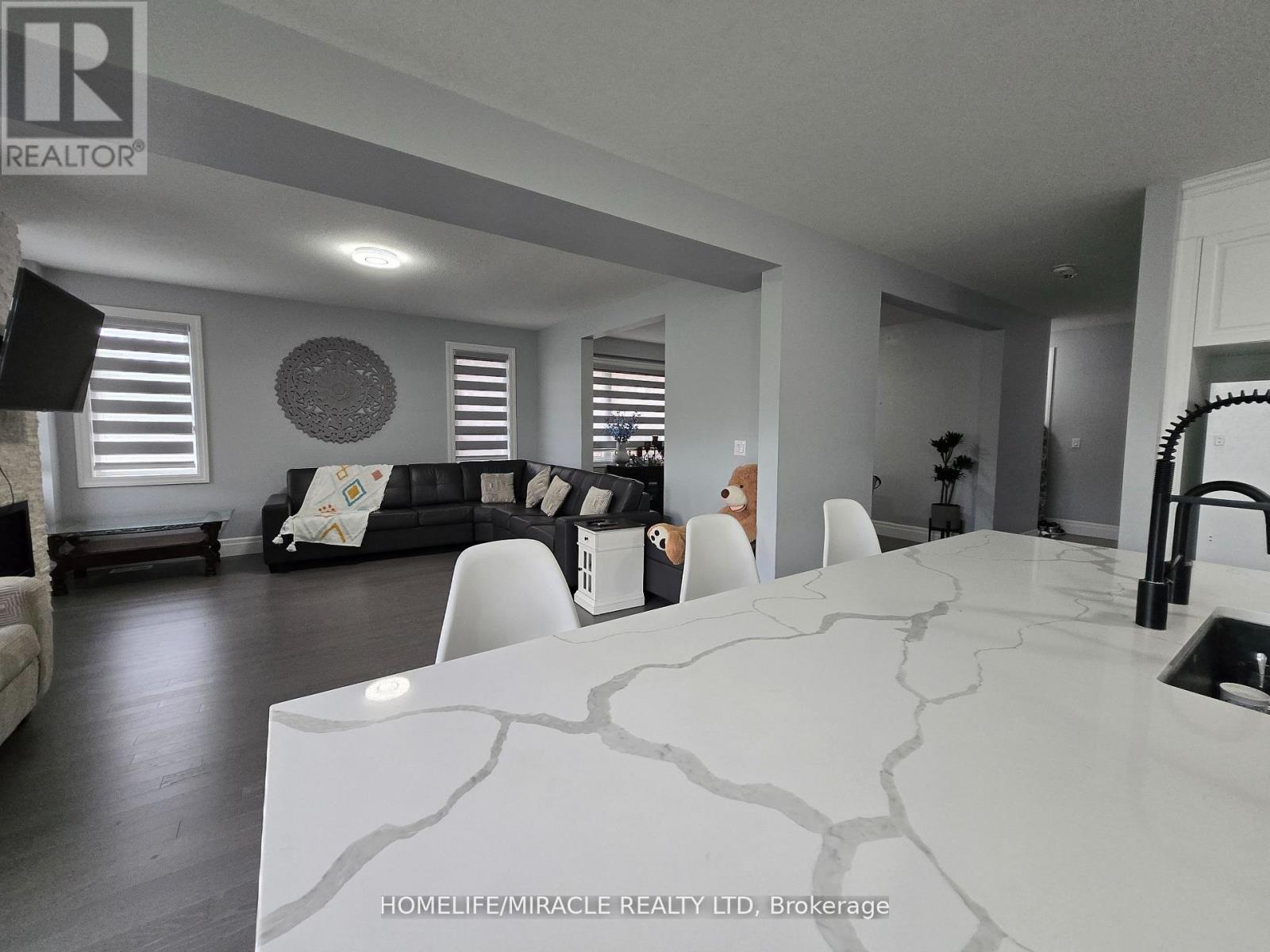 172 FREURE DRIVE - 16