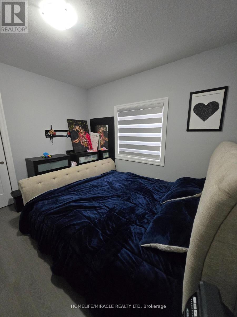 172 FREURE DRIVE - 32
