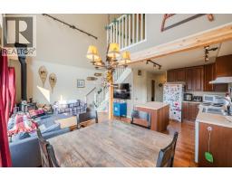 Kitchen - 15 Falcon Drive, Oliver, BC  Photo 9