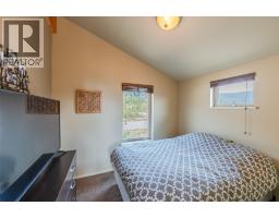 15 Falcon Drive, Oliver, BC  Photo 24