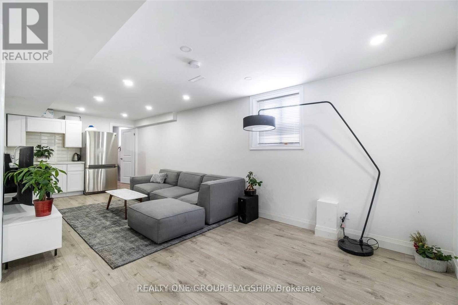 355 CARRUTHERS AVENUE, Newmarket (Summerhill Estates) — photo 3
