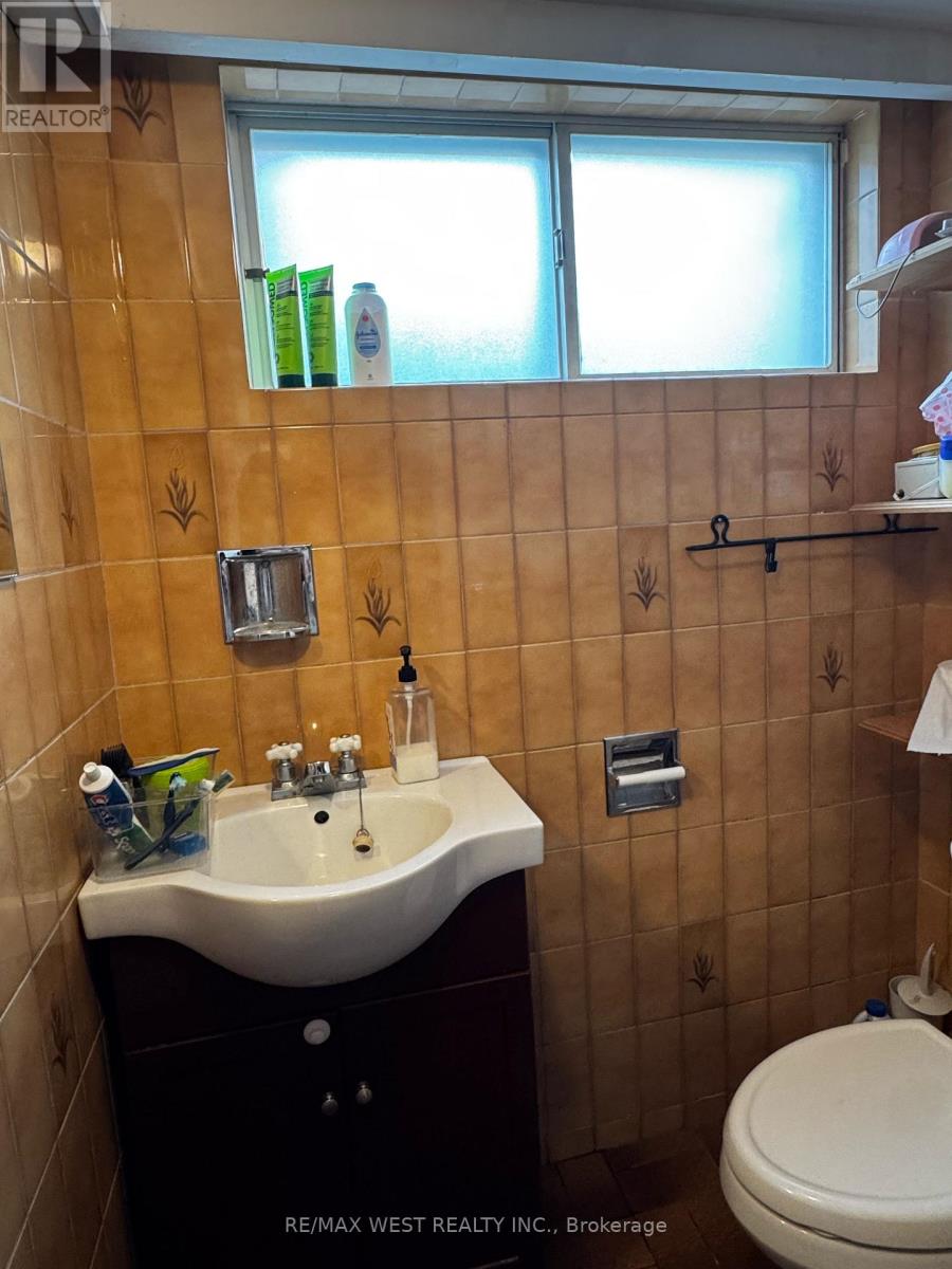 LOWER LEVEL - 31 VALENCIA CRESCENT, Toronto (Maple Leaf) — photo 12