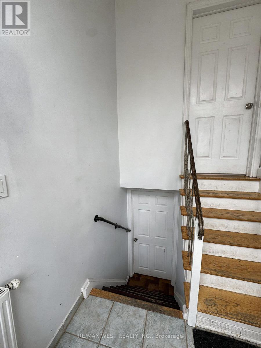 LOWER LEVEL - 31 VALENCIA CRESCENT, Toronto (Maple Leaf) — photo 3