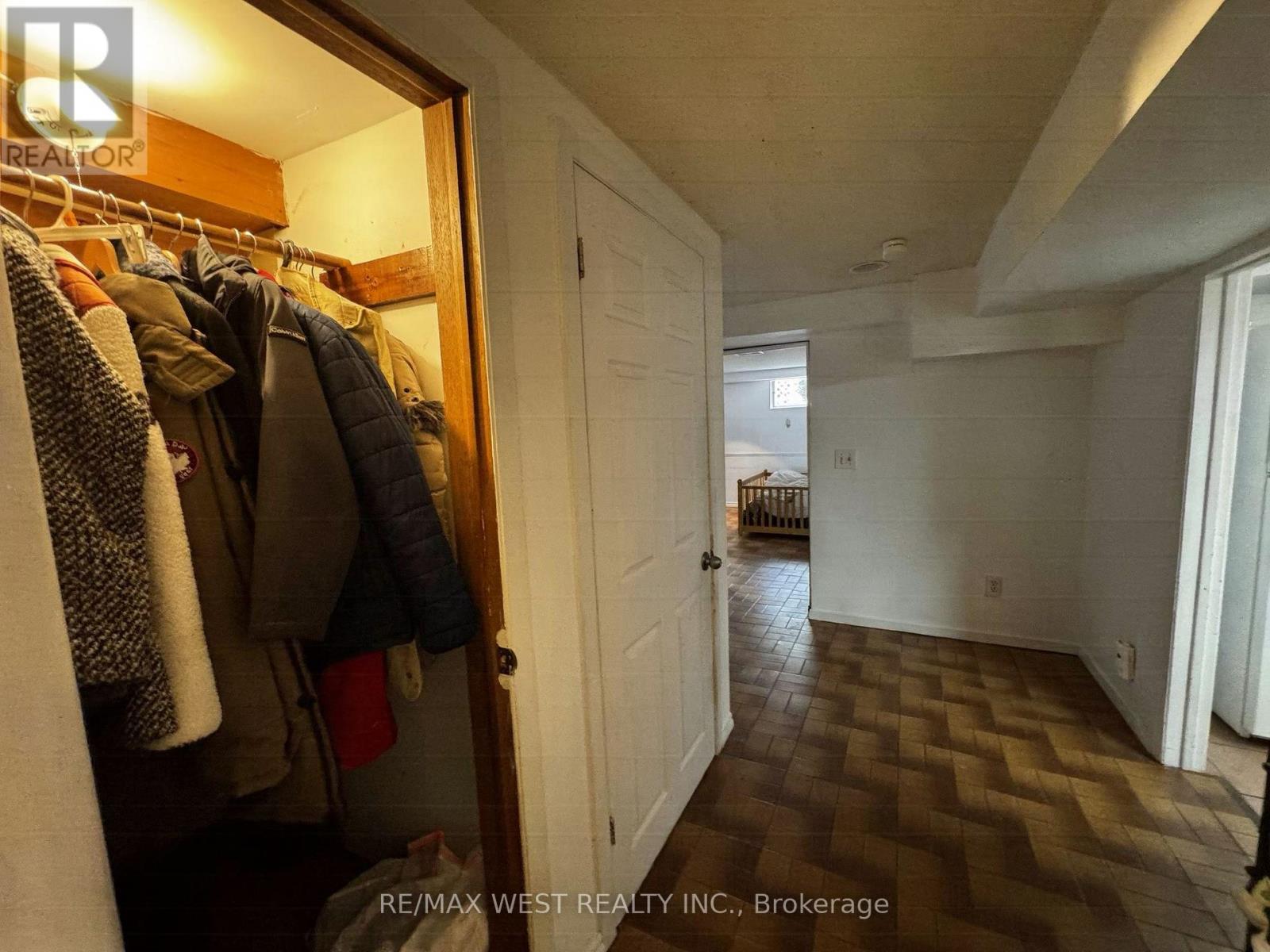 LOWER LEVEL - 31 VALENCIA CRESCENT, Toronto (Maple Leaf) — photo 4