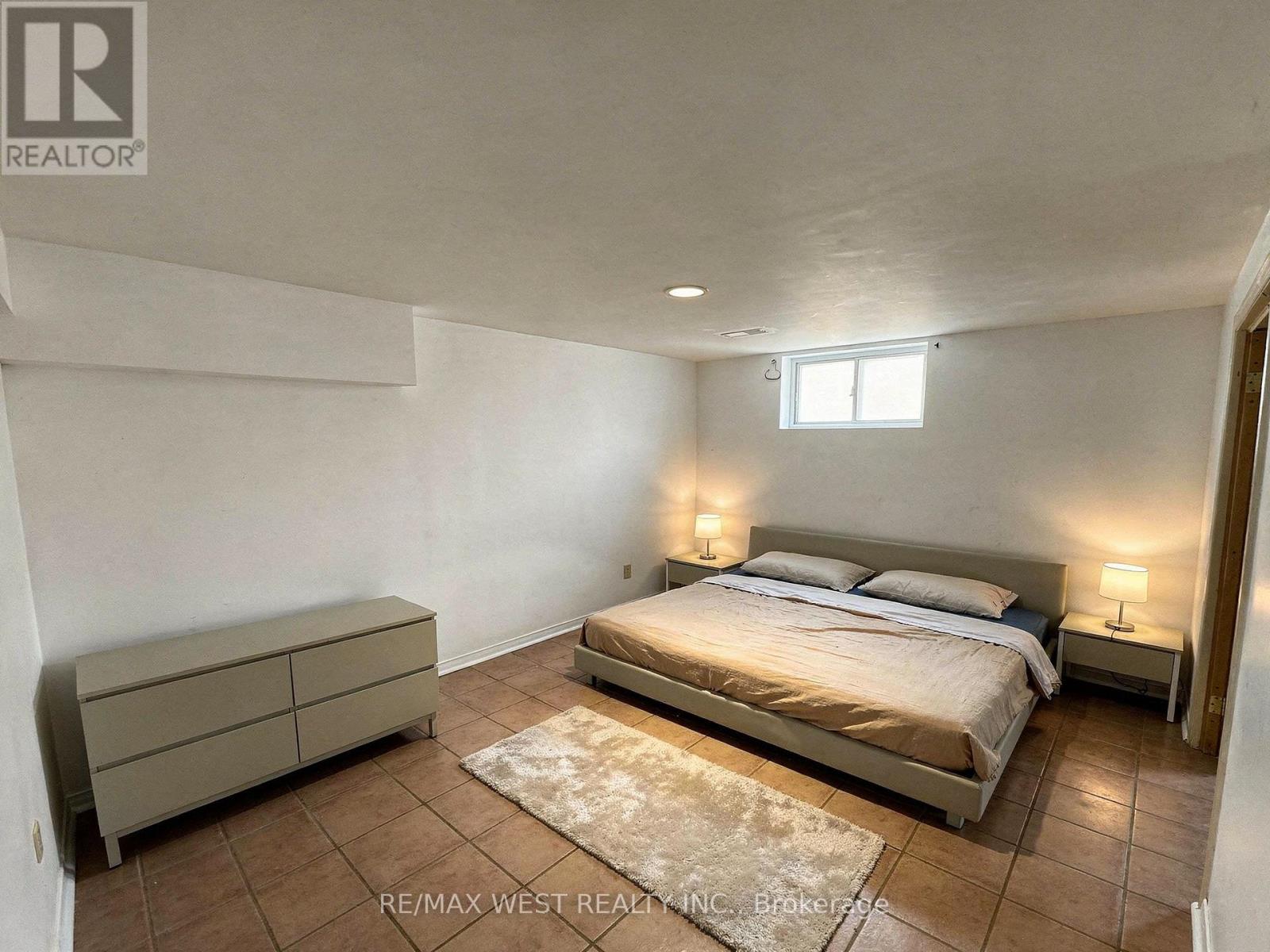 LOWER LEVEL - 31 VALENCIA CRESCENT, Toronto (Maple Leaf) — photo 5