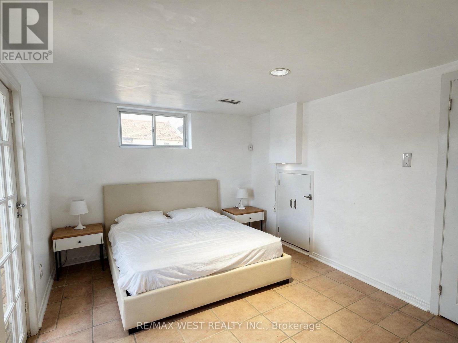 LOWER LEVEL - 31 VALENCIA CRESCENT, Toronto (Maple Leaf) — photo 6
