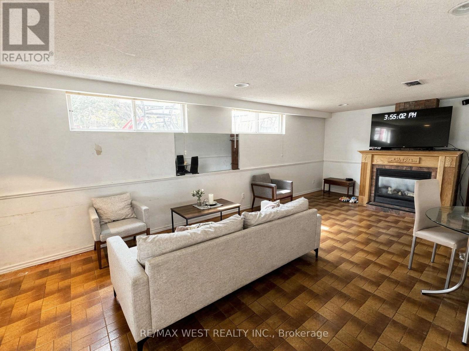 LOWER LEVEL - 31 VALENCIA CRESCENT, Toronto (Maple Leaf) — photo 7
