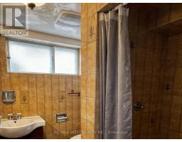 Lower Level - 31 Valencia Crescent, Toronto, ON M6L1M3 Photo 13