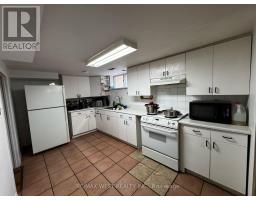 Lower Level - 31 Valencia Crescent, Toronto, ON M6L1M3 Photo 9
