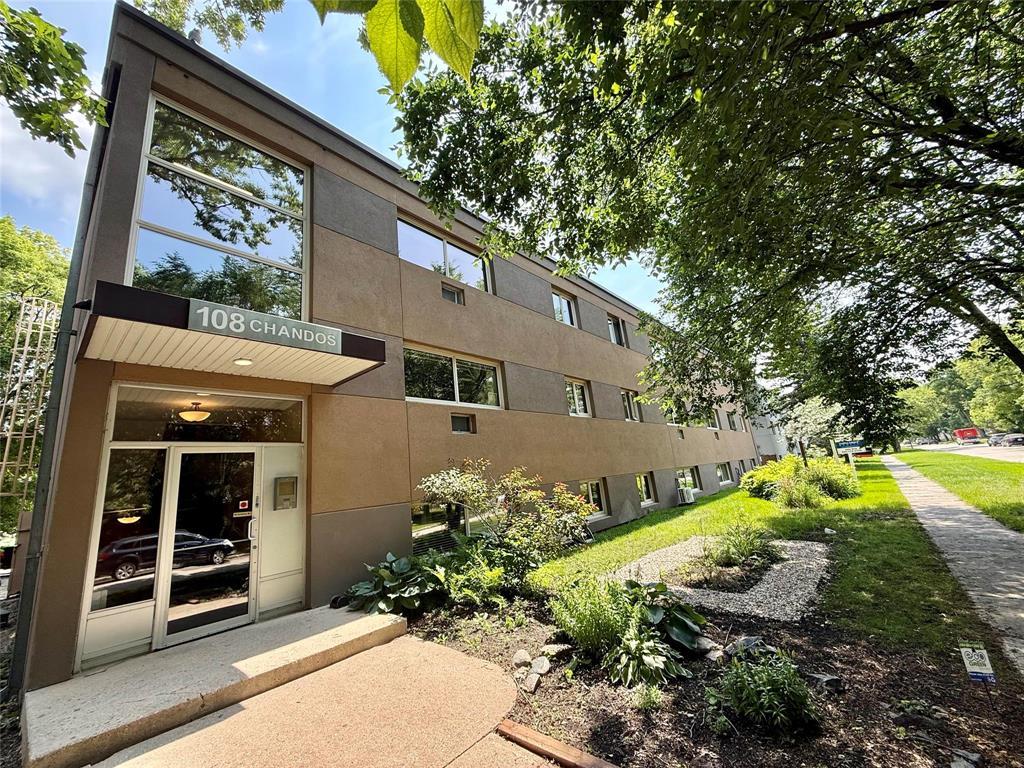 108 Chandos Avenue, Winnipeg, Manitoba, R2H1Y2, Winnipeg, Manitoba — photo 1 of 5
