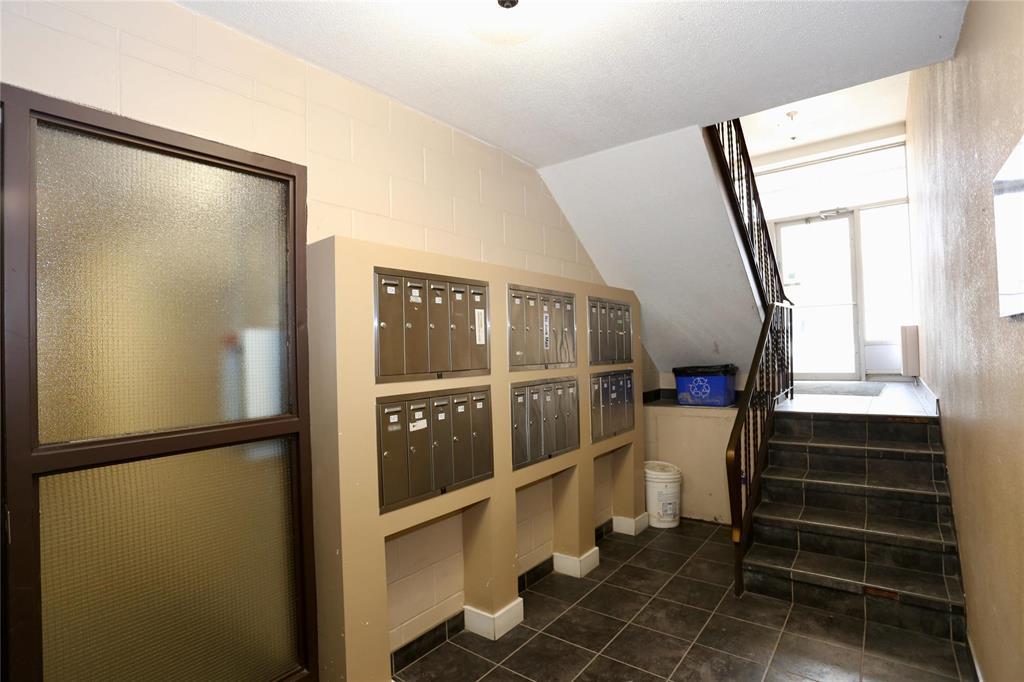 108 Chandos Avenue, Winnipeg, Manitoba, R2H1Y2, Winnipeg, Manitoba — photo 4 of 5