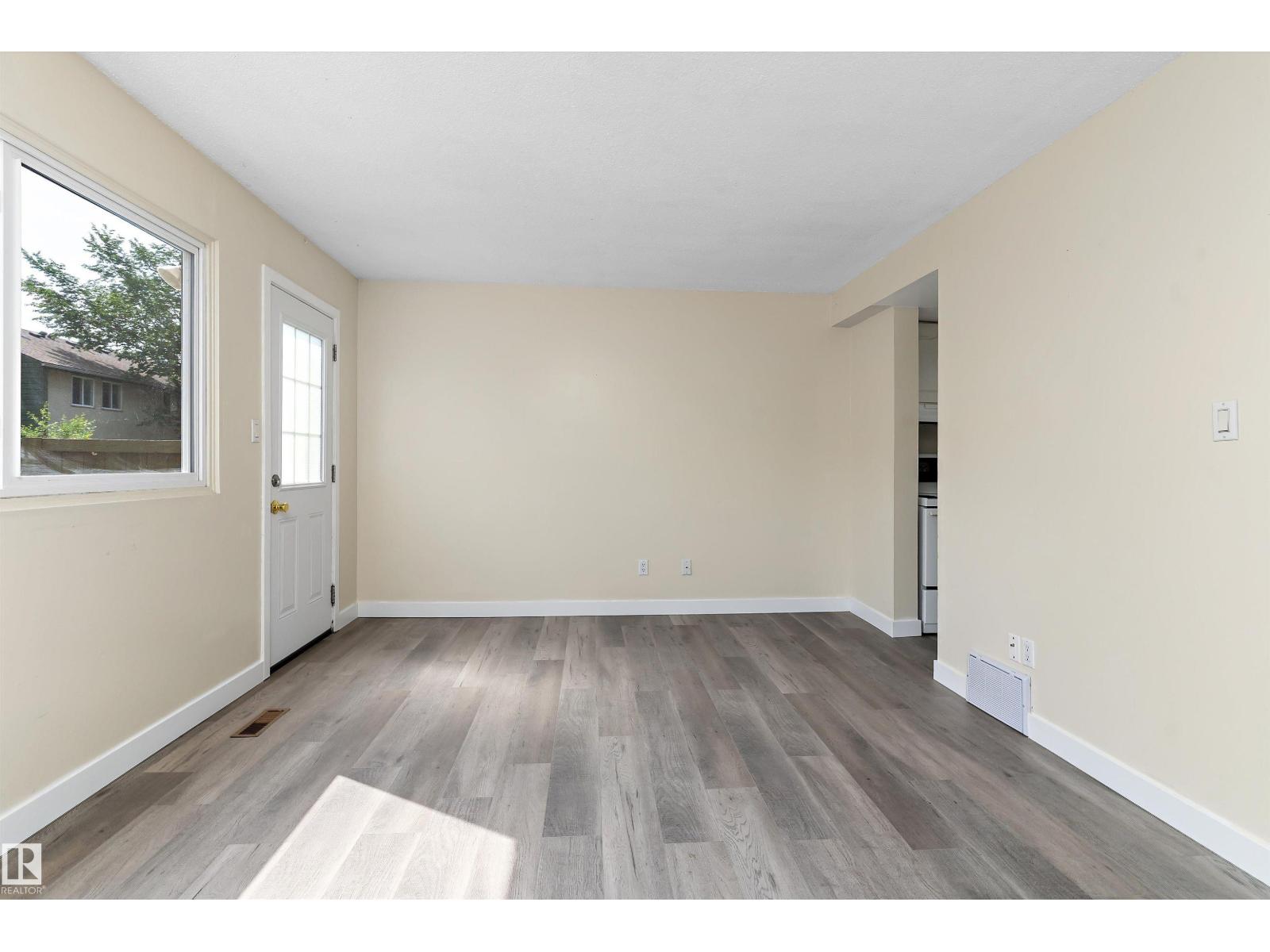 899 Abbotsfield Road NW, Abbottsfield — photo 4 of 29: Property photo