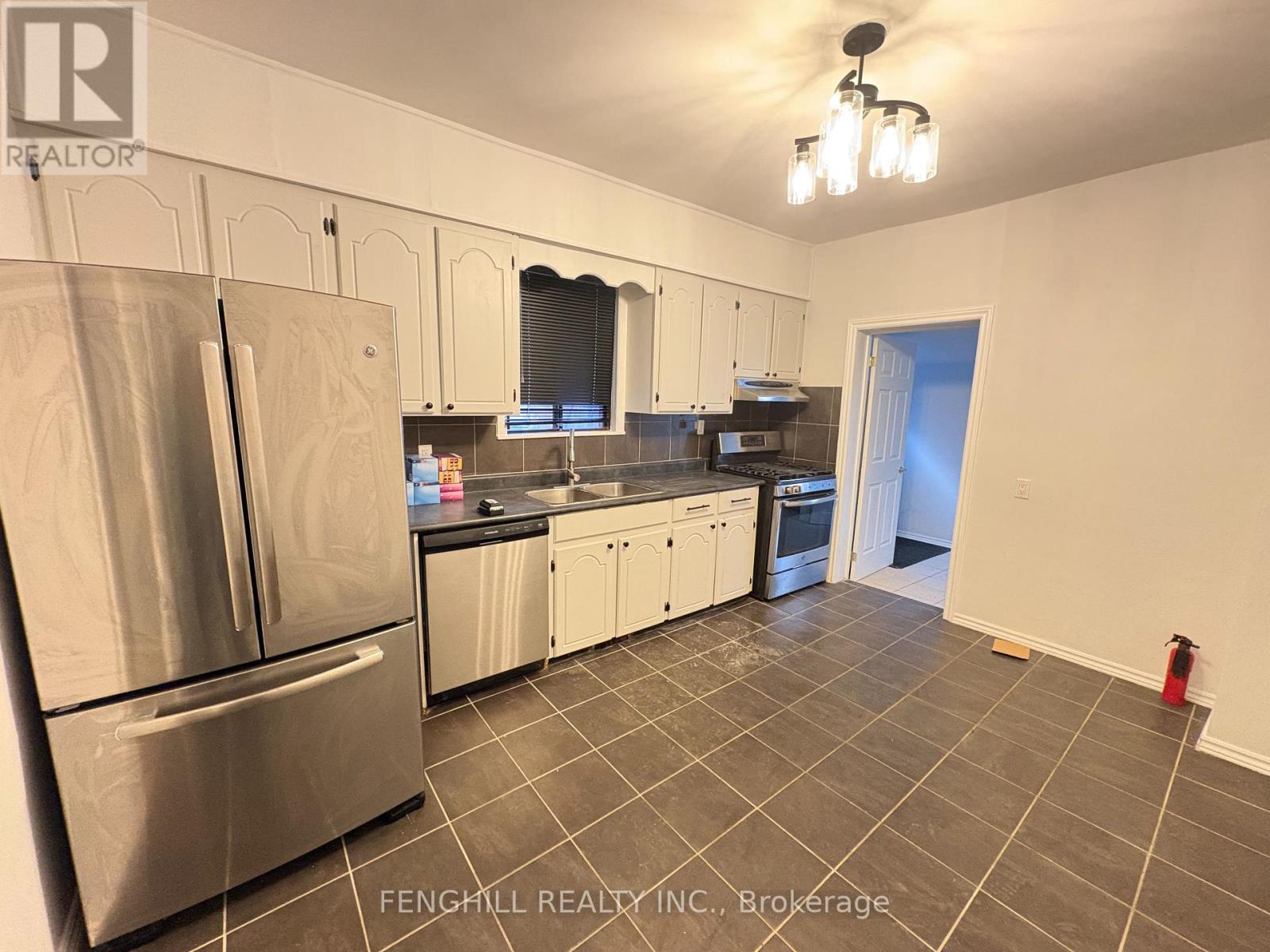 270 CLINTON (MAIN LEVEL) STREET, Toronto (Palmerston-Little Italy) — photo 4