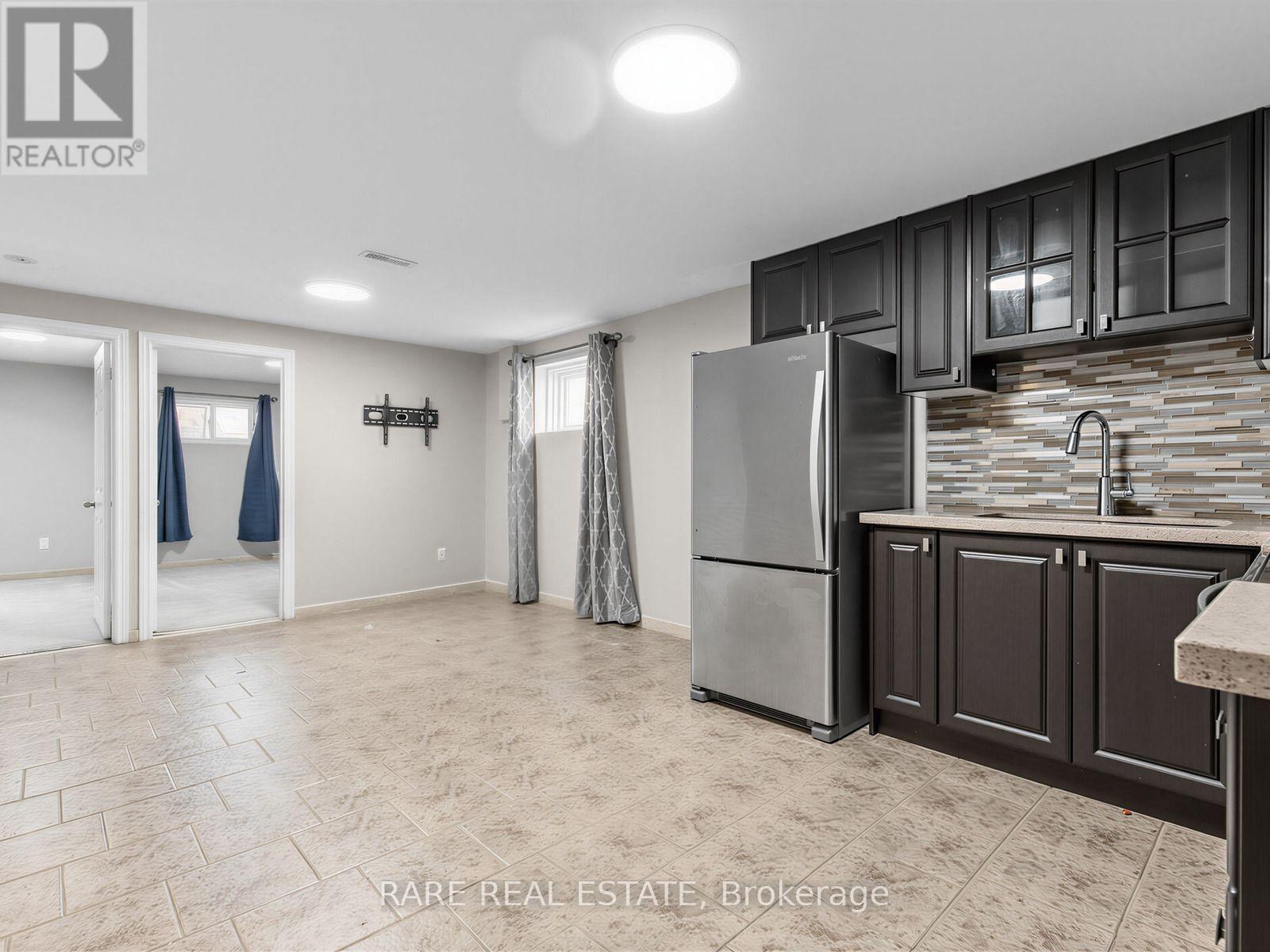 4 HISEY [BASEMENT] CRESCENT, Toronto (Black Creek) — photo 3