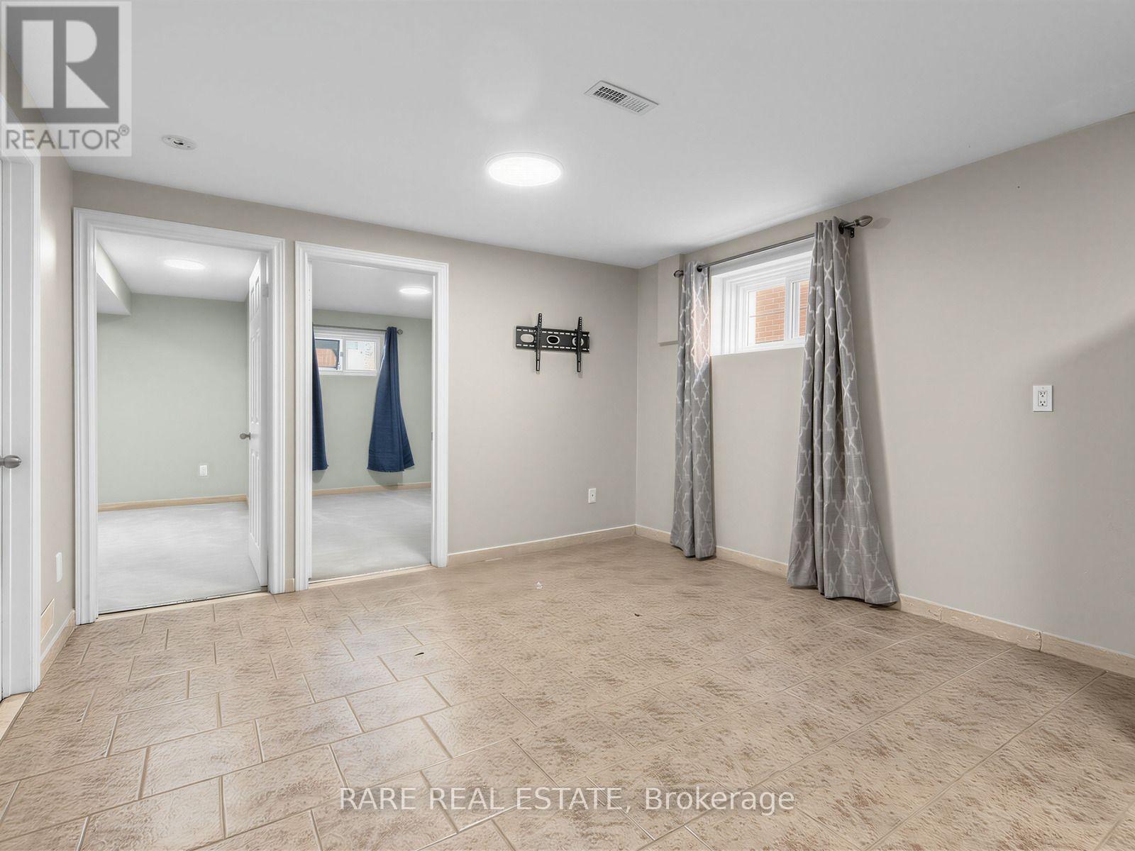 4 HISEY [BASEMENT] CRESCENT, Toronto (Black Creek) — photo 6
