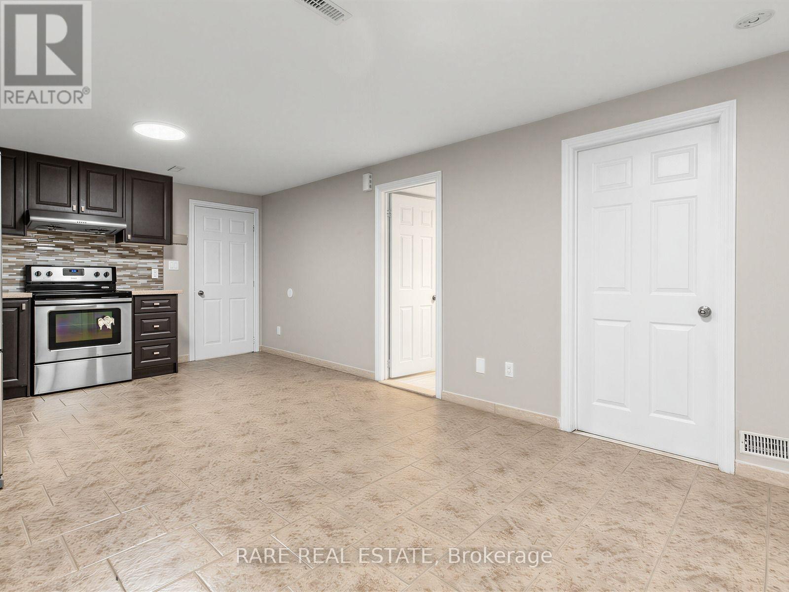 4 HISEY [BASEMENT] CRESCENT, Toronto (Black Creek) — photo 9