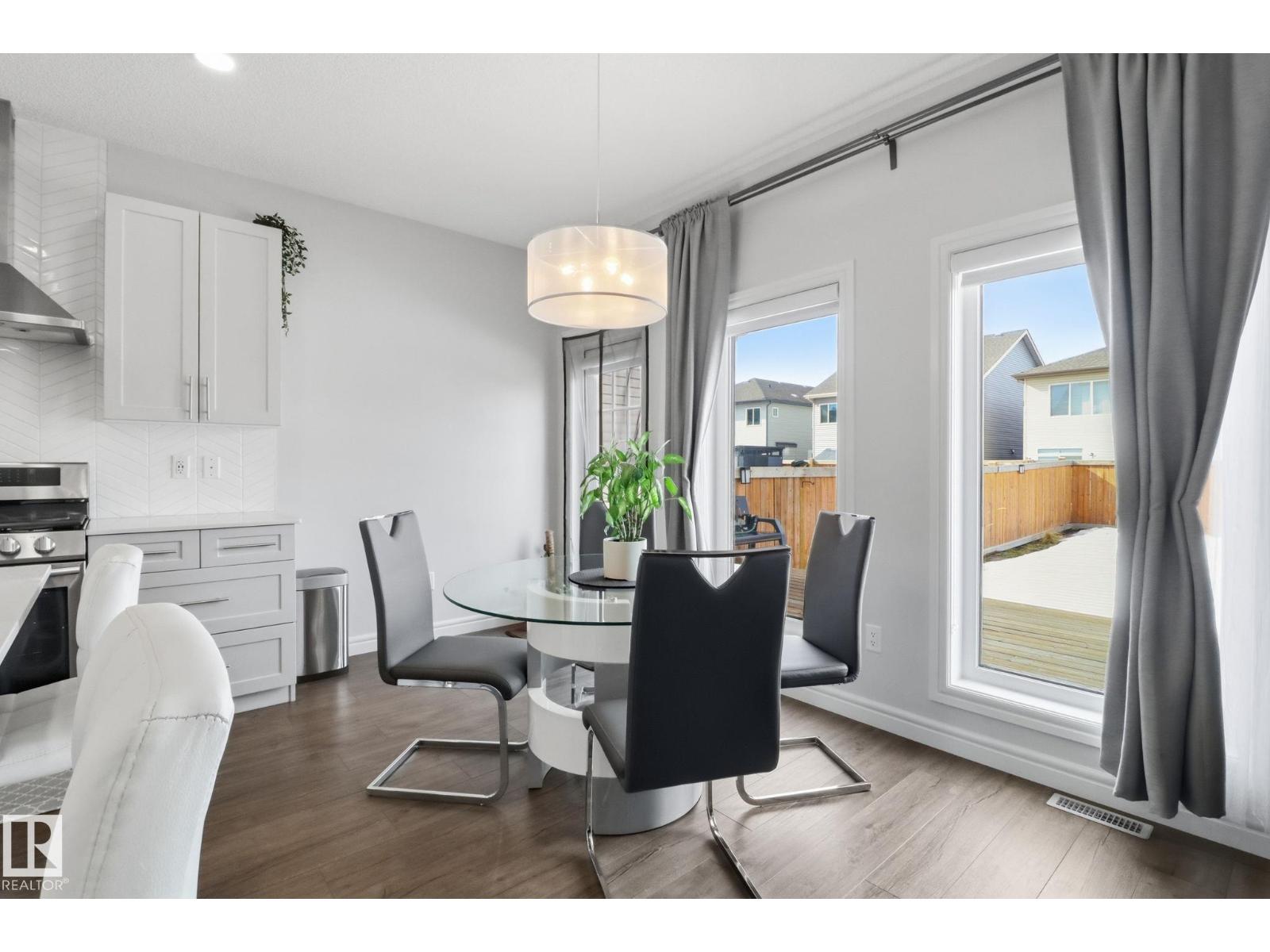 812 176 St SW photo 3 — MLS® E4509788