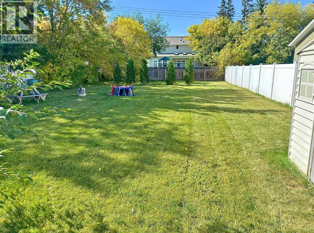 Listing photo – 5548 44 Avenue, Red Deer