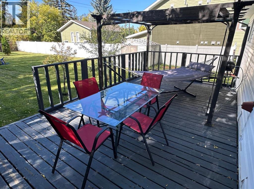 Listing photo – 5548 44 Avenue, Red Deer