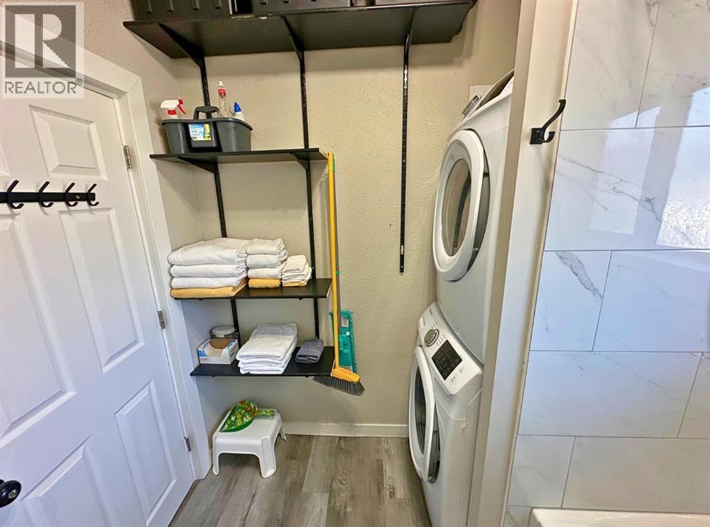 Listing photo – 5548 44 Avenue, Red Deer