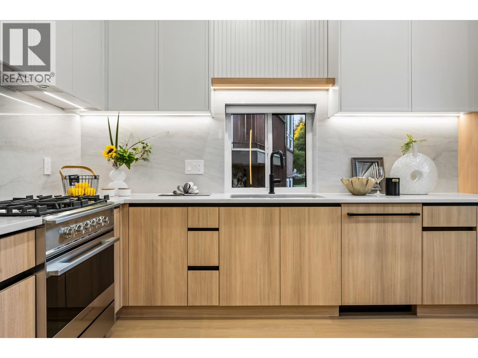 1 3940 ETON STREET, Burnaby