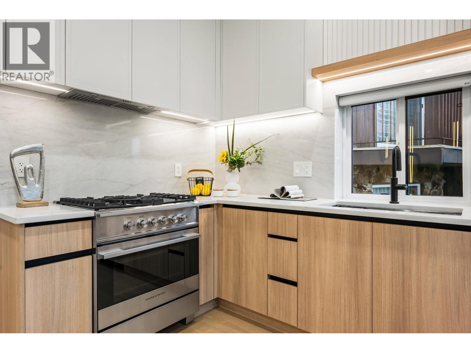 1 3940 ETON STREET, Burnaby