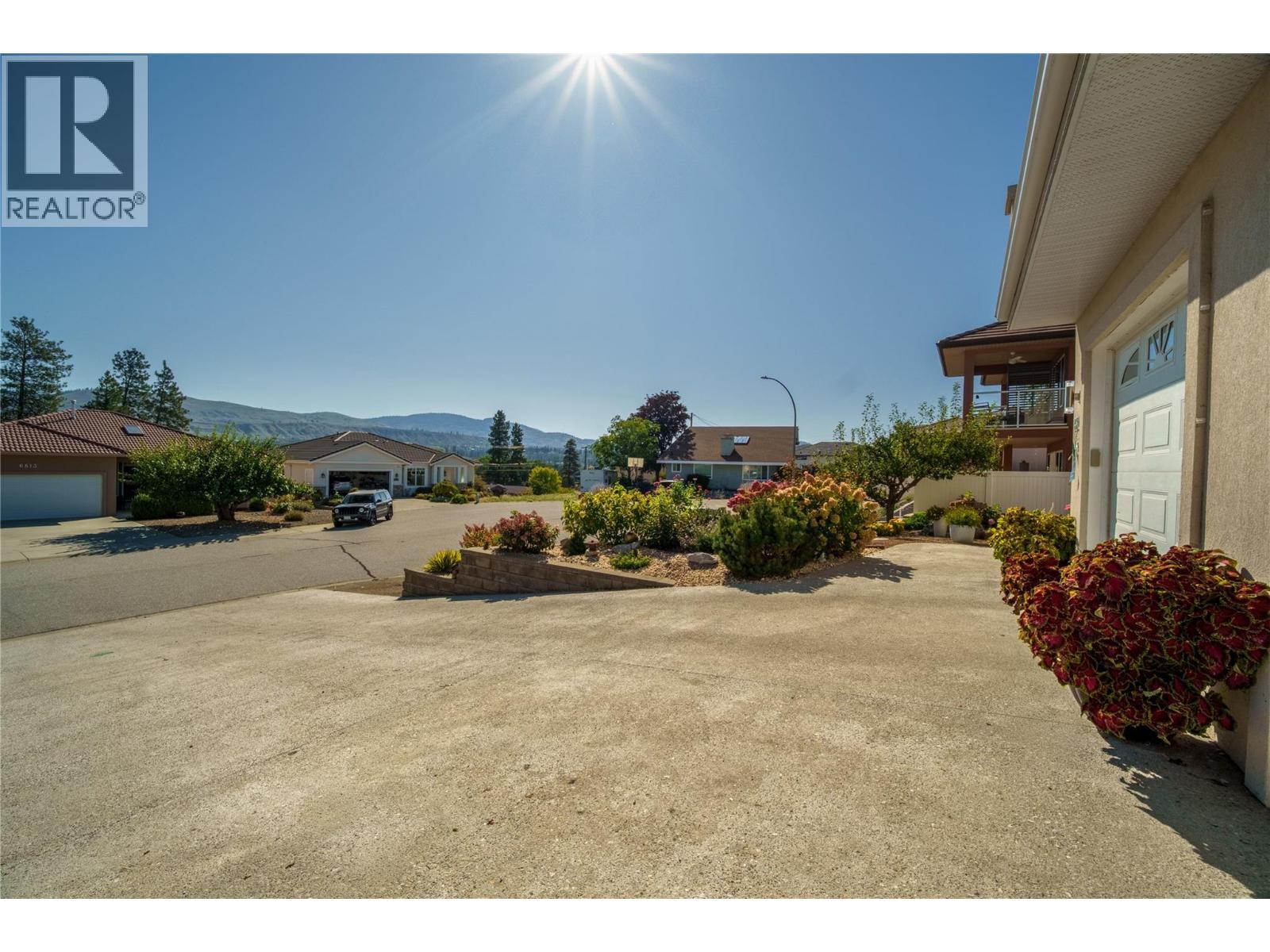 6812 Cabernet Place, Oliver