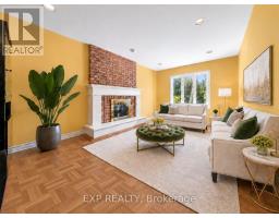 Family room - 19 Springbrook Drive, Richmond Hill, ON L4B3R9 Photo 7