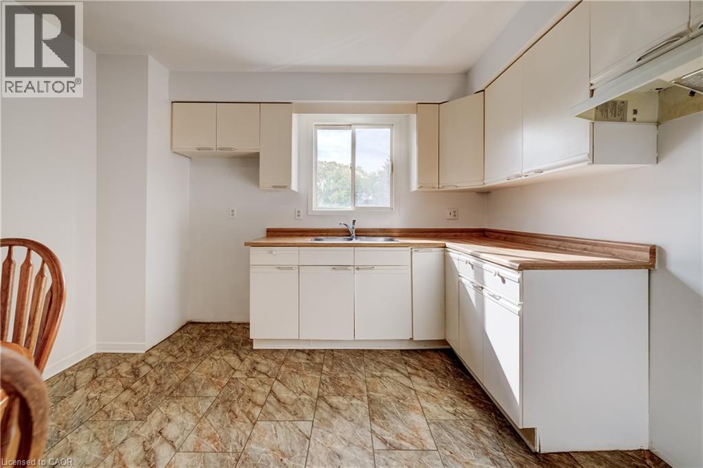 102 BLOOMINGDALE Road N, Kitchener — photo 10