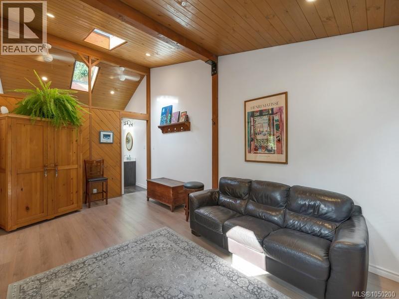 1371 Hooley Rd - Image 38
