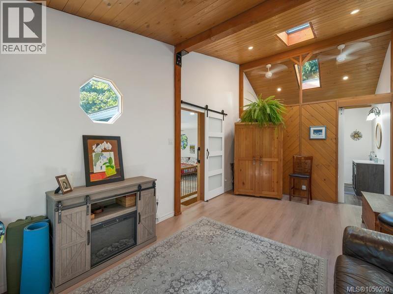 1371 Hooley Rd - Image 39