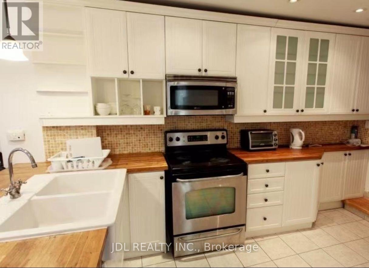 ONE  BEDROOM MAIN FLOOR - 298 ROBERT ST STREET, Toronto (University) — photo 5