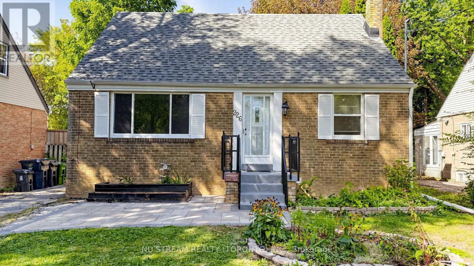 226 OAKRIDGE DRIVE - 1
