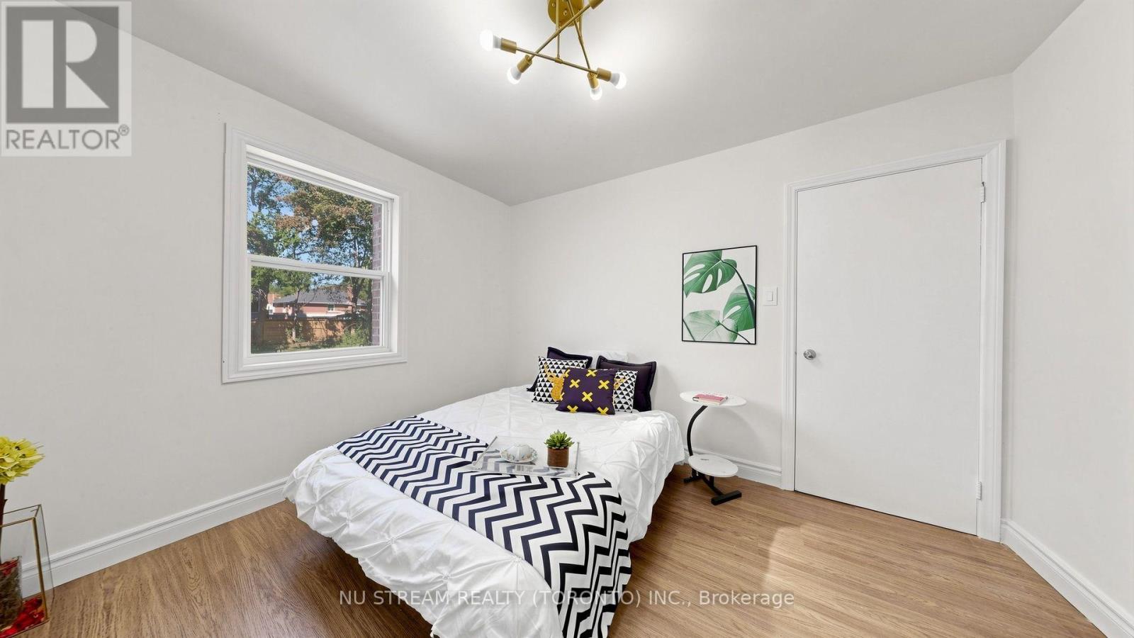 226 OAKRIDGE DRIVE - 21