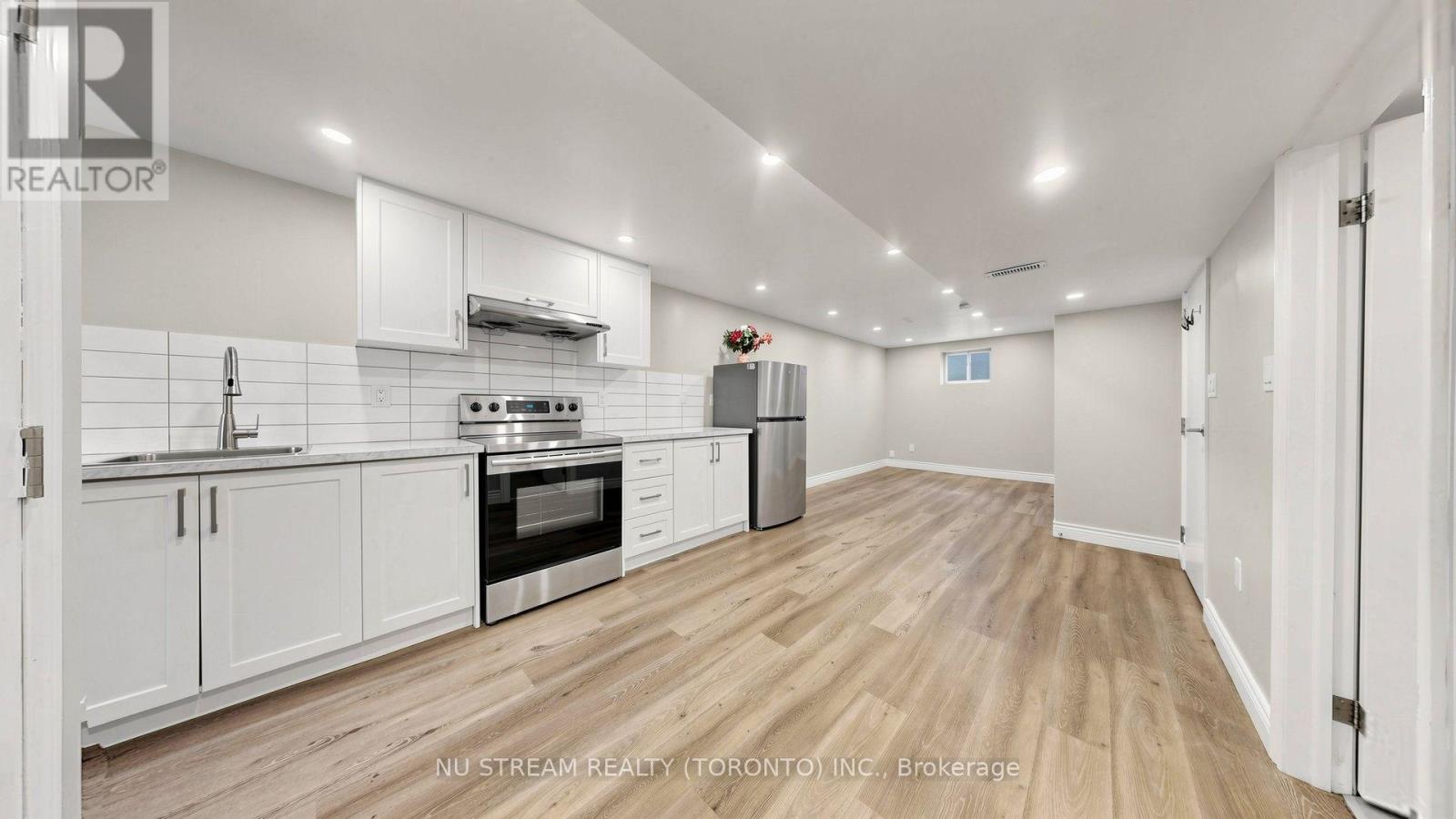 226 OAKRIDGE DRIVE - 25