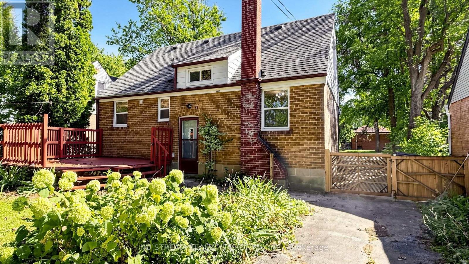 226 OAKRIDGE DRIVE - 33