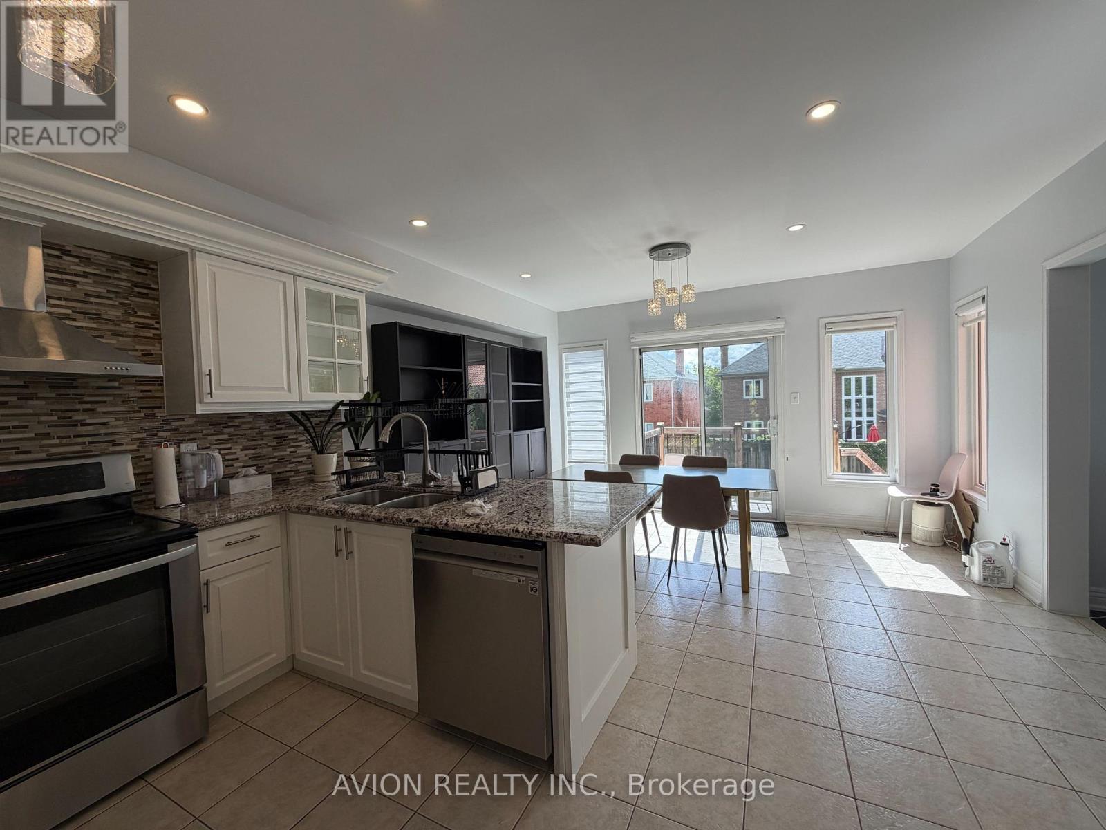 29 FALLING RIVER DRIVE, Richmond Hill (Devonsleigh) — photo 3