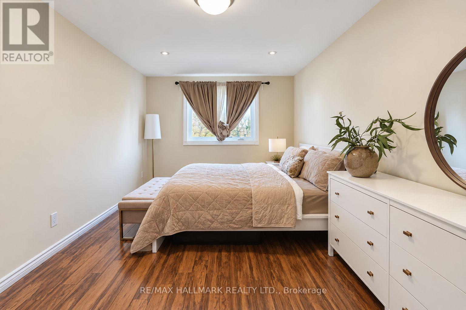 648 MOSSBANK COURT - 16