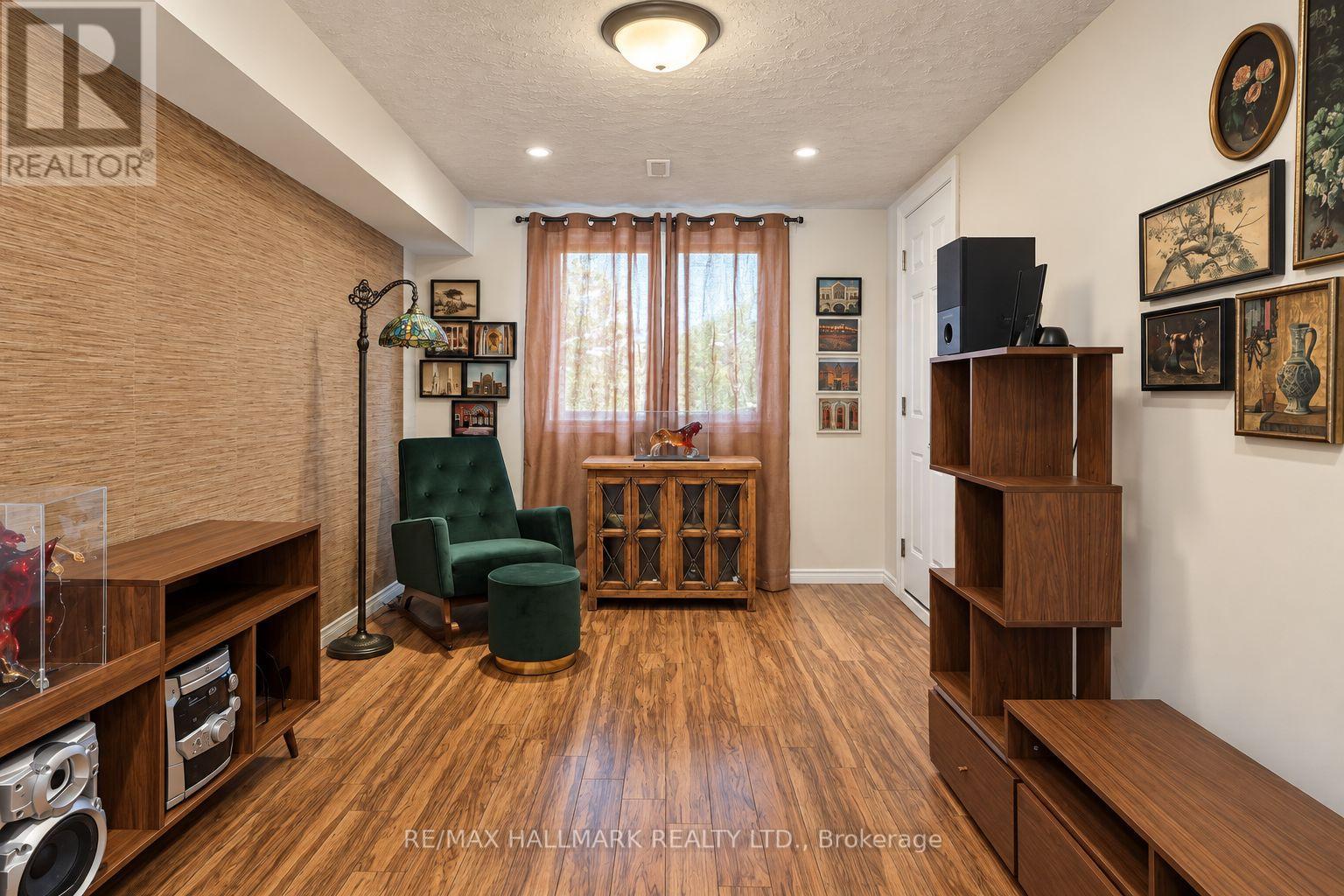 648 MOSSBANK COURT - 20