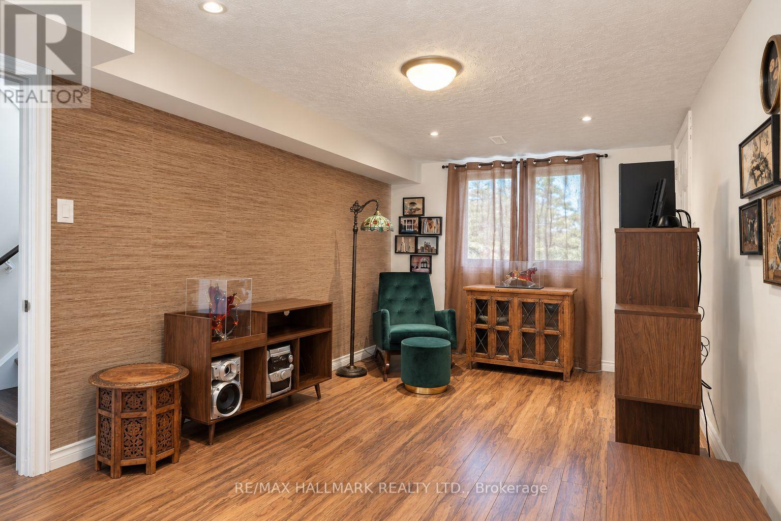 648 MOSSBANK COURT - 21