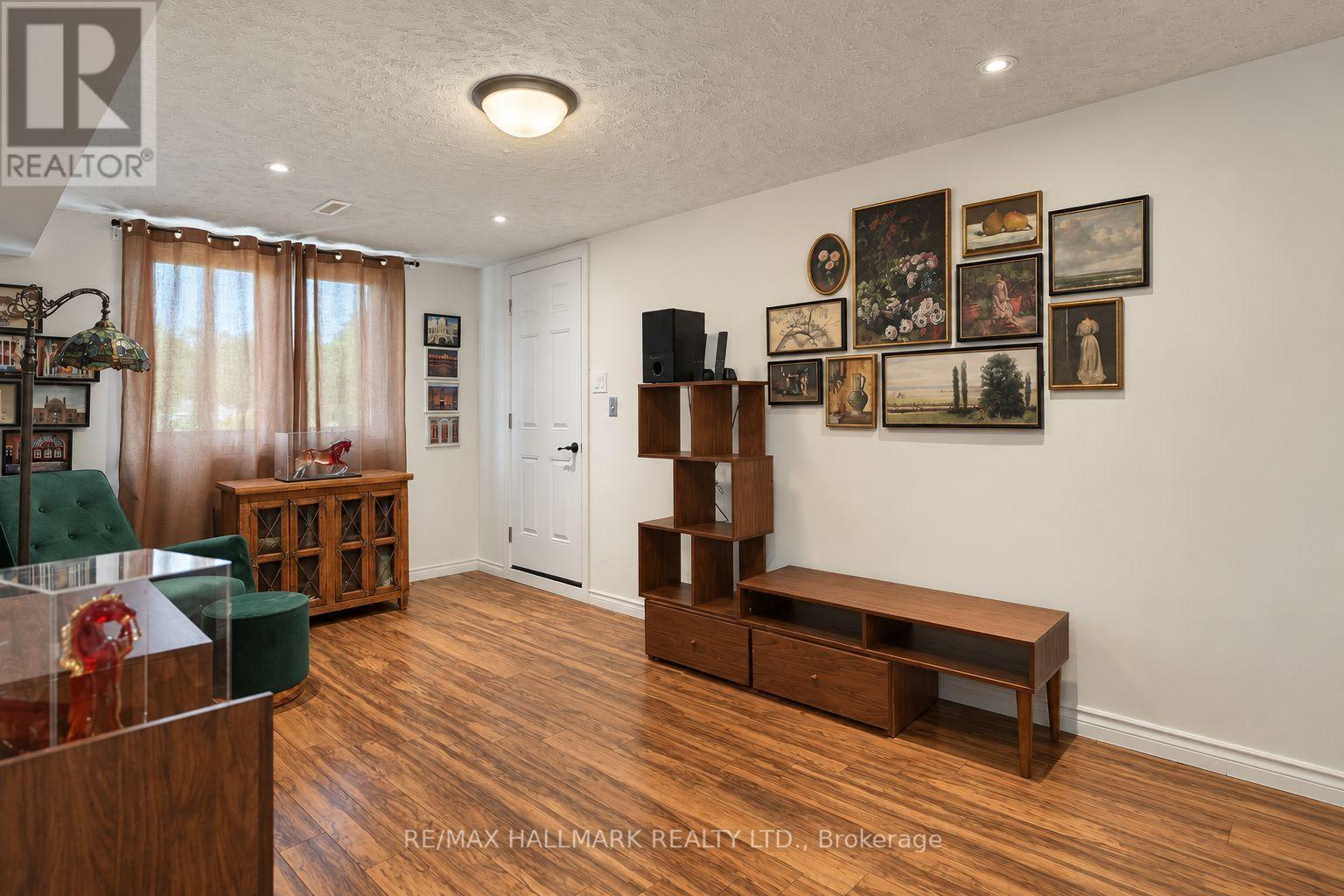 648 MOSSBANK COURT - 22