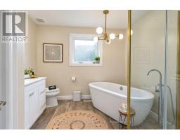 648 Mossbank Court, Newmarket, ON L3Y3B1 Photo 13