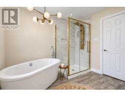 648 Mossbank Court, Newmarket, ON L3Y3B1 Photo 14